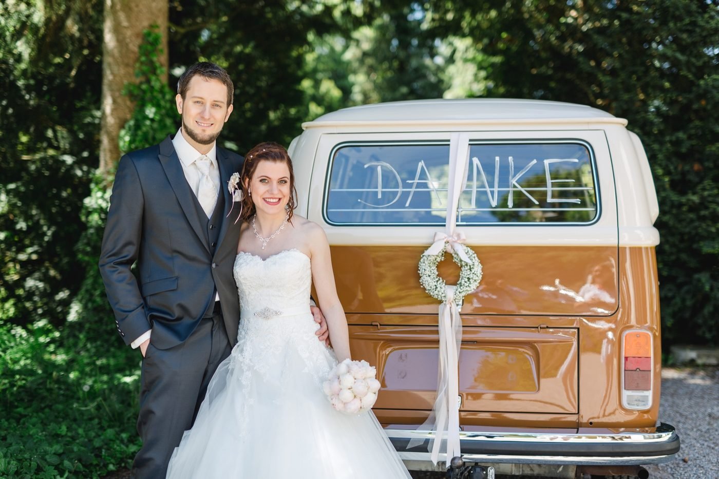 VW Büssli Hochzeitsfahrt – © Miandla Photography