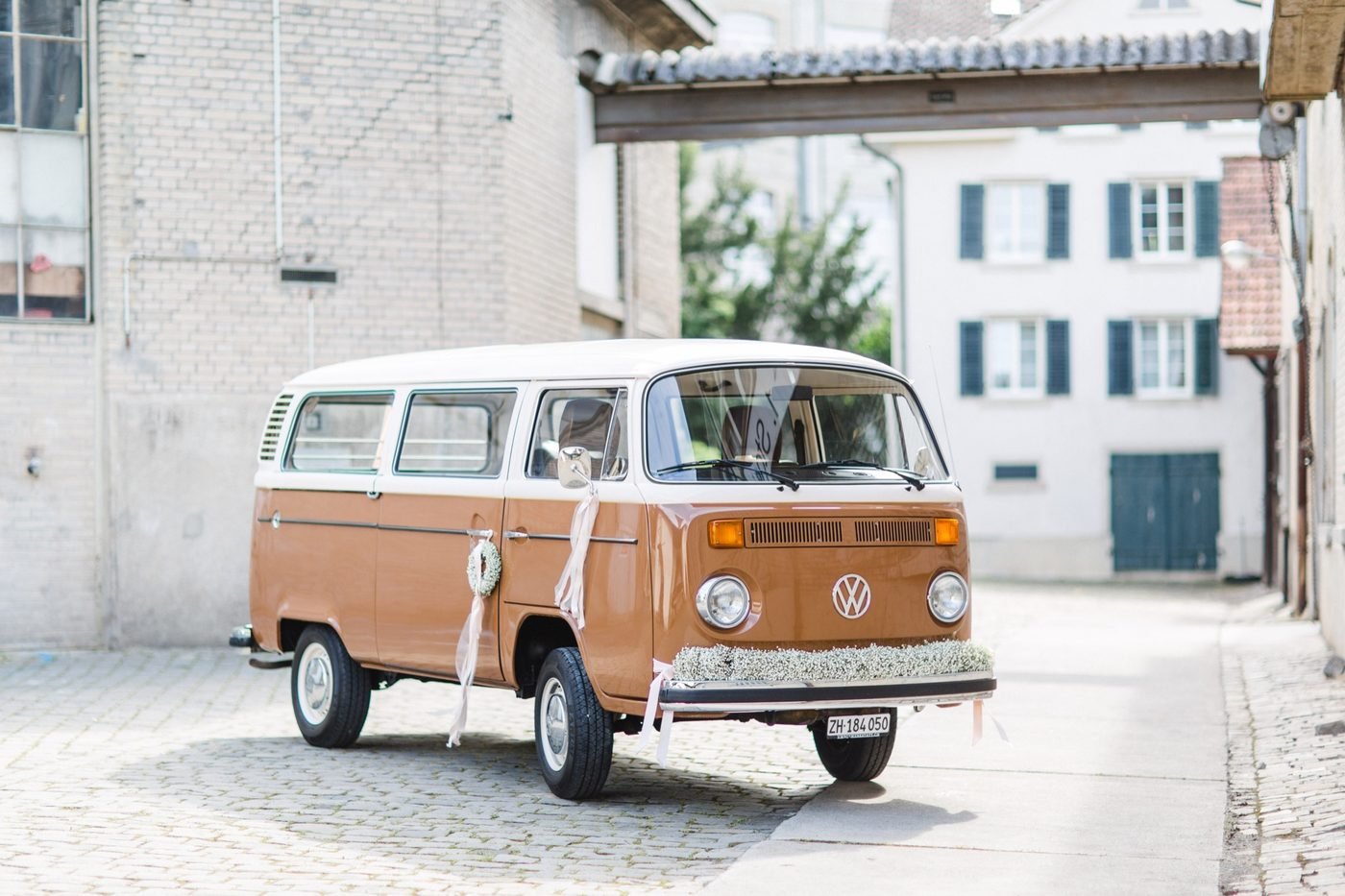 VW Büssli T2 bl – Gesamtansicht – © Miandla Photography